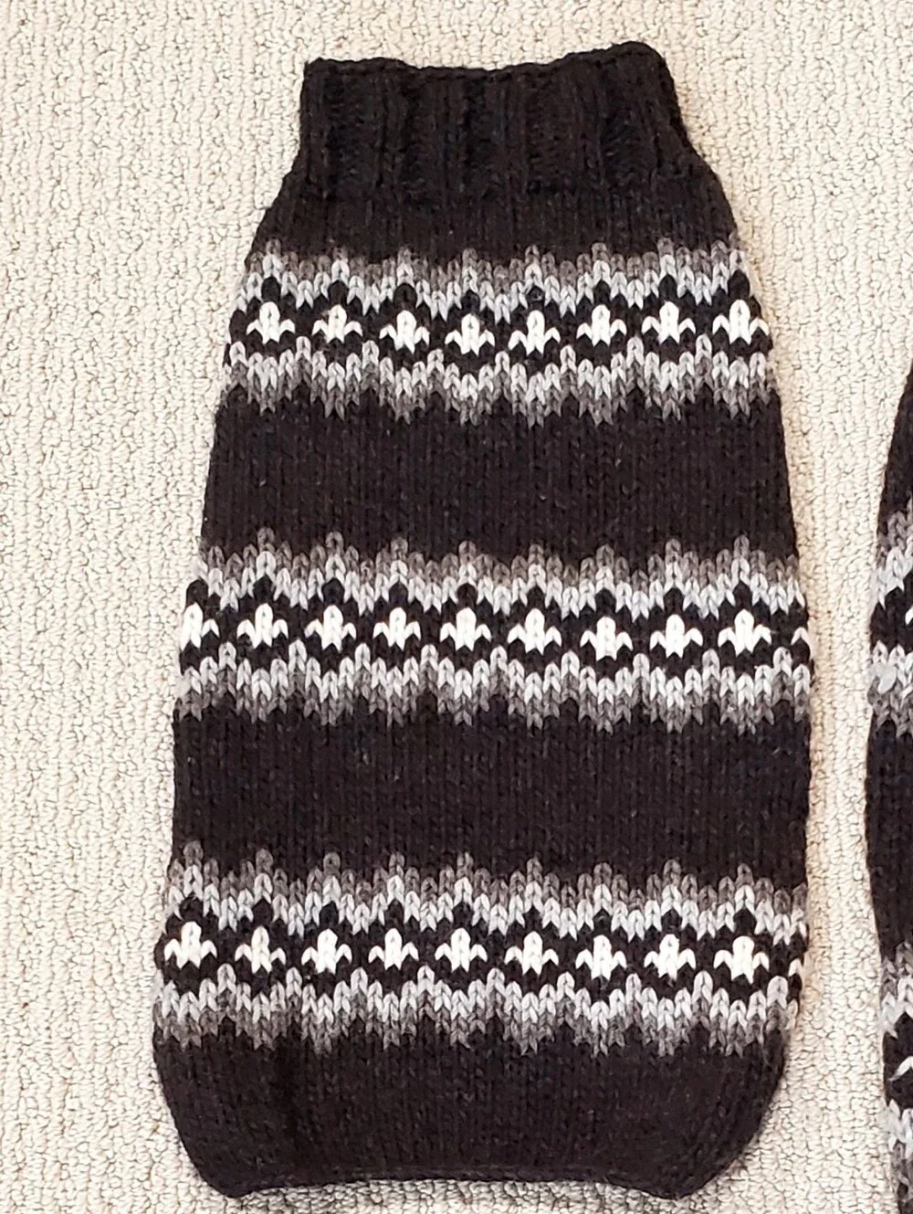 Chilly Dog Hand Knitted 100% Wool Brown+ White/Grey Diamond Dog Sweater, Small